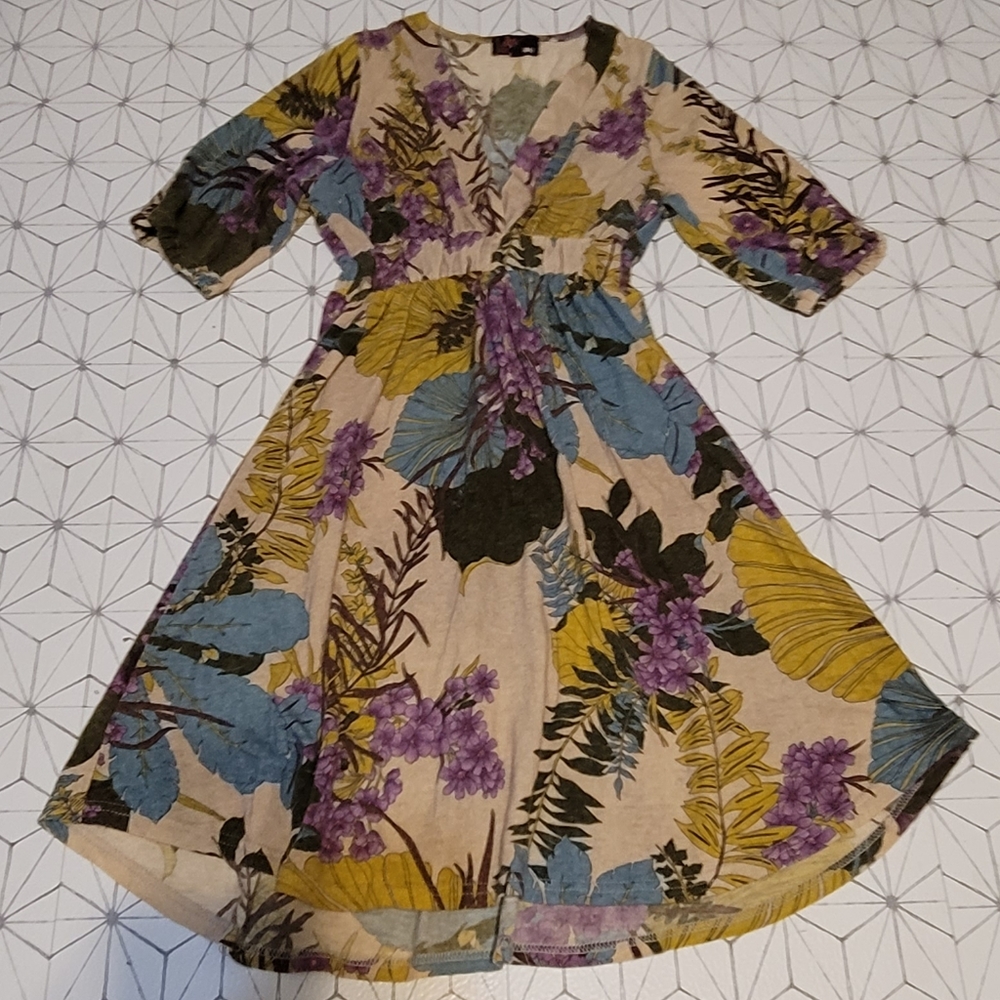 Yumi floral dress size M